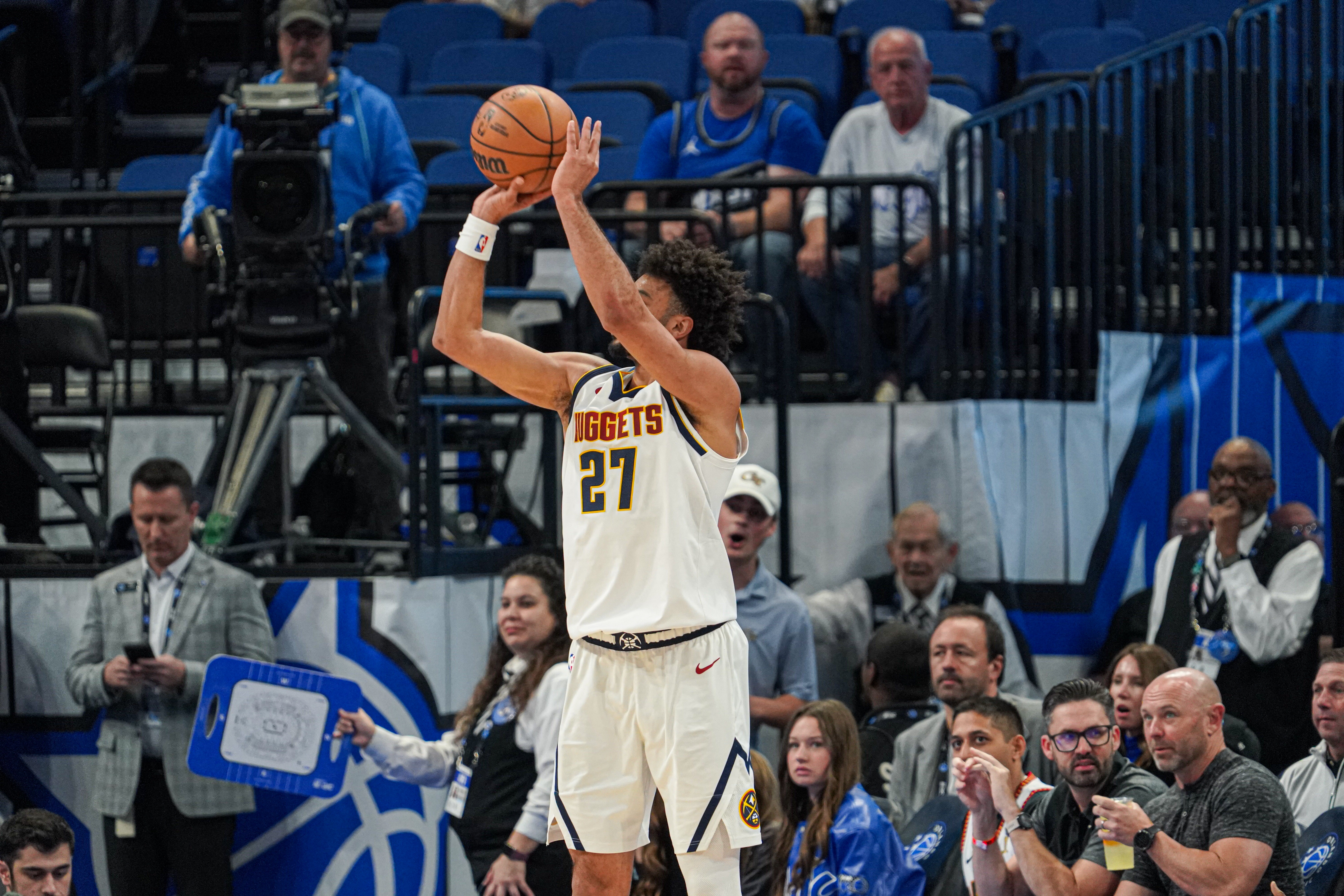 世界杯比赛直播入口-太强了！贾马尔·穆雷8记三分轰下45分8助 下半场独得28分