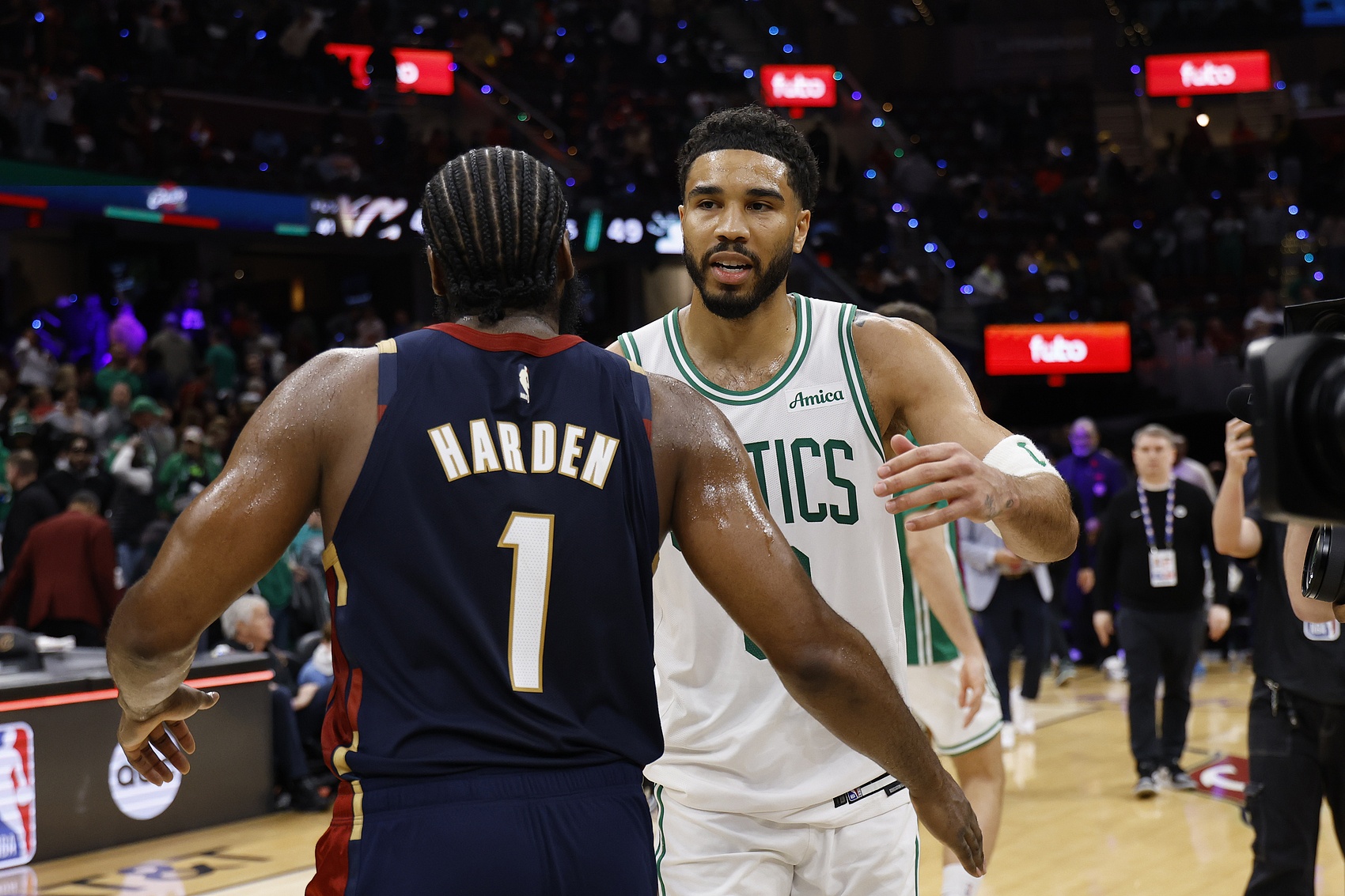 世界杯在线观看软件-东部2号种子争夺战白热化！凯尔特人领跑 尼克斯&amp;骑士紧随其后